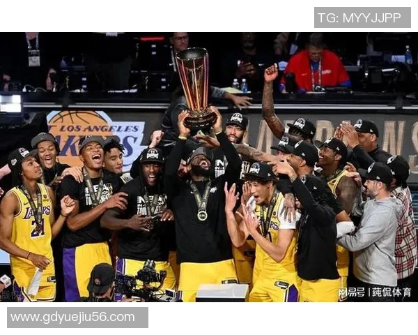 詹姆斯带领湖人豪取胜利，他们仍是本赛季夺冠热门球队